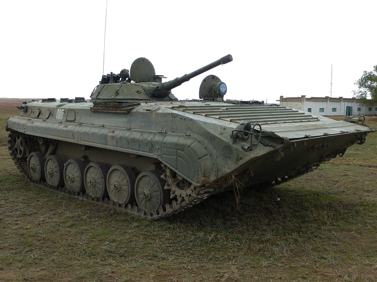 BMP-1 Gesamtansicht seitlich, ohne Wappen oder Truppenkennzeichen im Bild