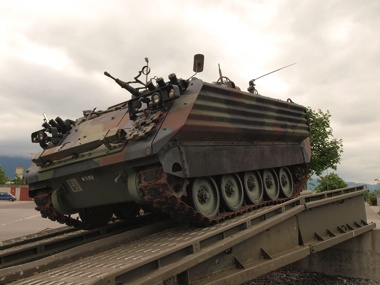 M113 Gesamtansicht seitlich, ohne Wappen oder Truppenkennzeichen im Bild
