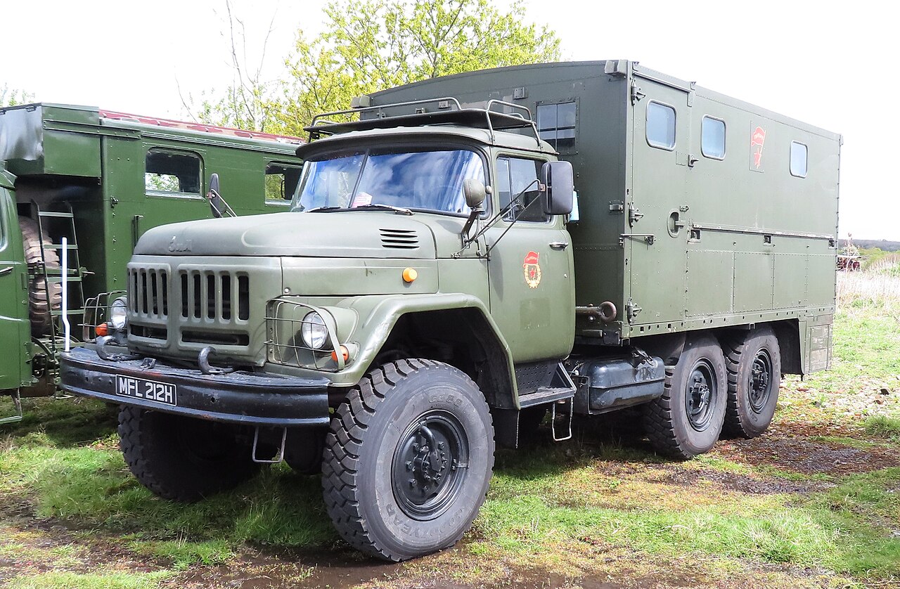 ZIL-131 Gesamtansicht seitlich, ohne Wappen oder Truppenkennzeichen im Bild