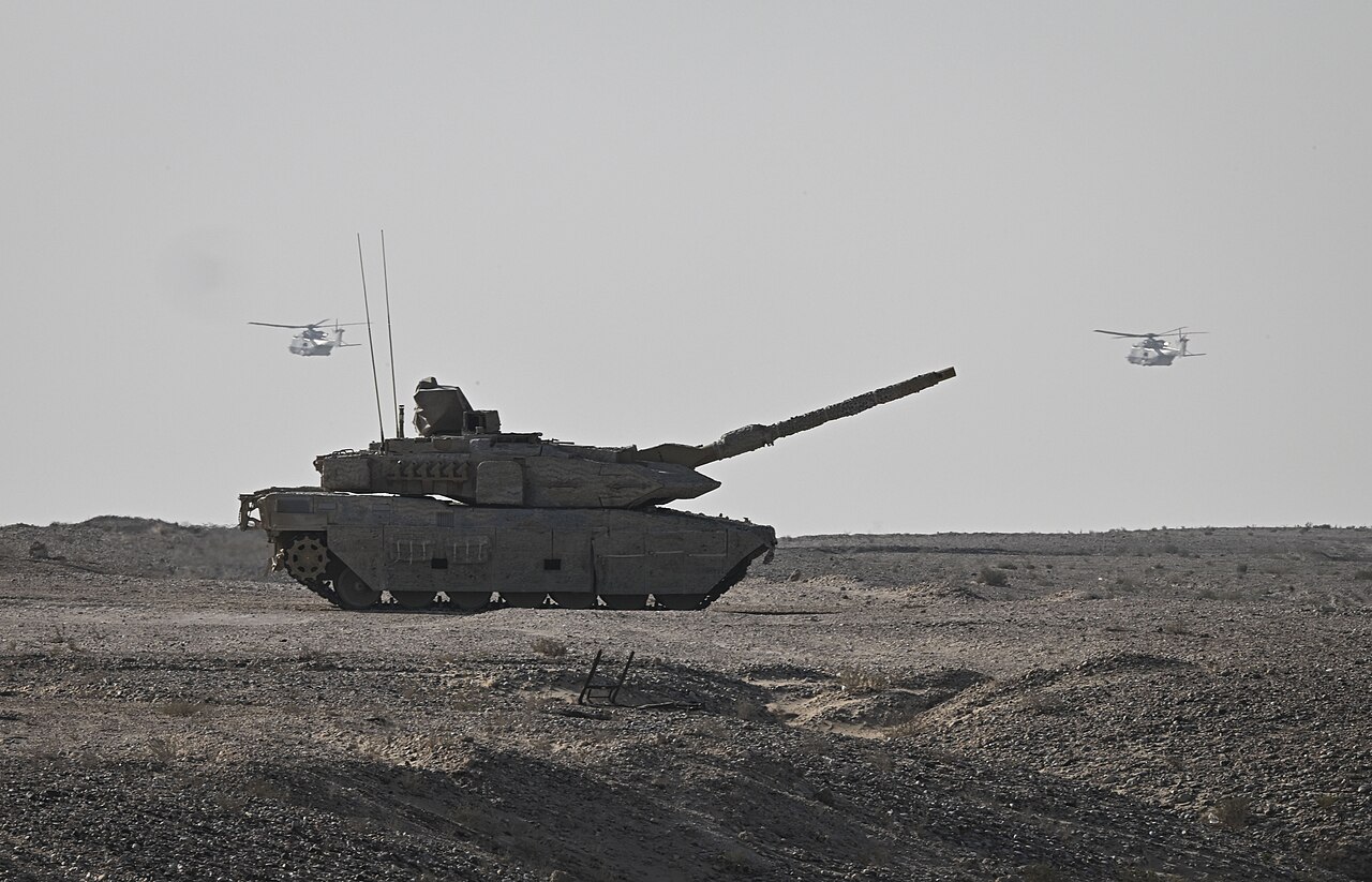 Leopard 2A7 Gesamtansicht seitlich, ohne Wappen oder Truppenkennzeichen im Bild
