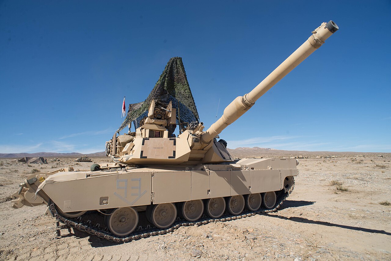 M1A2 Abrams Gesamtansicht seitlich, ohne Wappen oder Truppenkennzeichen im Bild