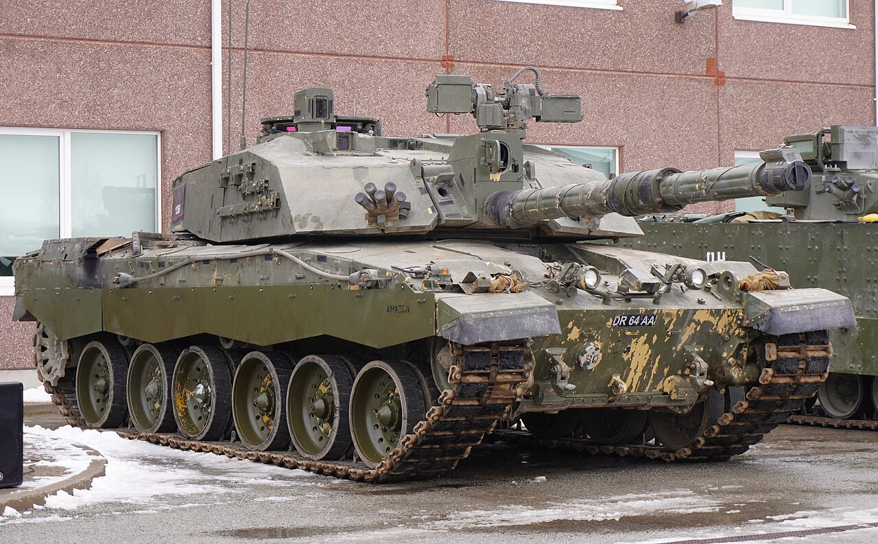 Challenger 2 Gesamtansicht seitlich, ohne Wappen oder Truppenkennzeichen im Bild