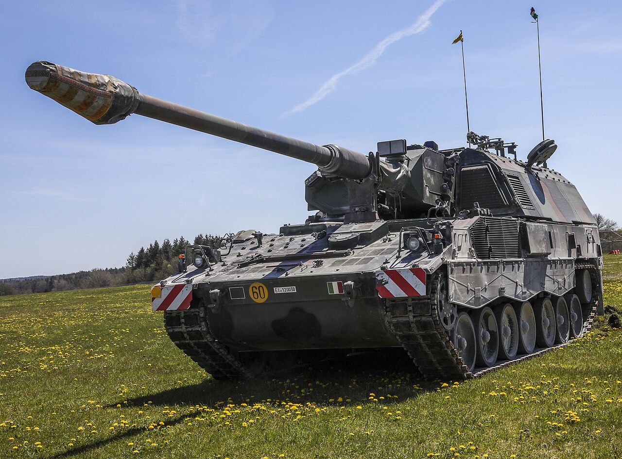 Panzerhaubitze 2000 Detail Laufwerk oder Turm, ohne Wappen oder Truppenkennzeichen im Bild